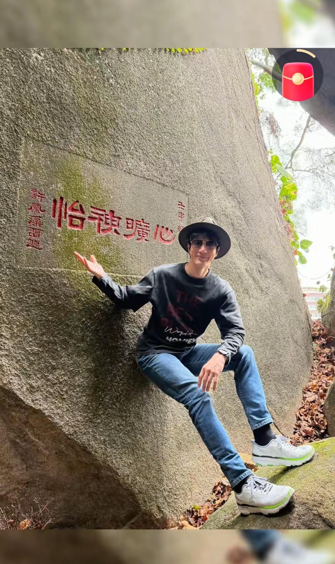 11月4日，王力宏游览厦门虎溪禅寺，主要是来看父亲的外公93年前写的字，表达对亲