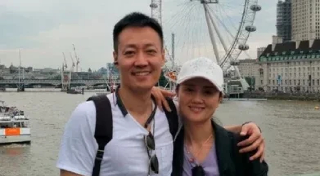 当年朱媛媛在非常静距离中被主持人问道：“媛媛，你跟辛柏青在恋爱期间有没有因为吵架