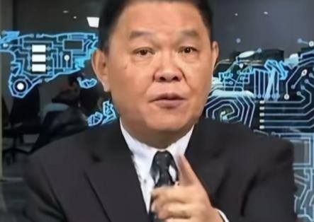 这两天台湾那边一个叫黄征辉的退役舰长上了电视，一上来就火力全开，直接把两岸议题讲