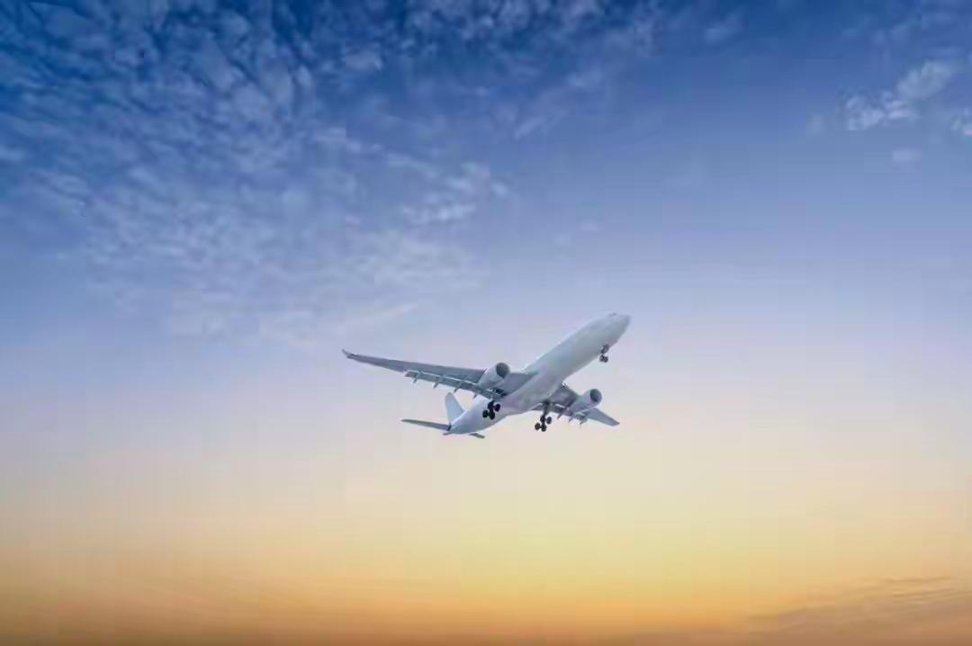 飞机悬停就能到目的地？这个“反智”笑话，正暴露我们时代最隐蔽的焦虑你肯定在家