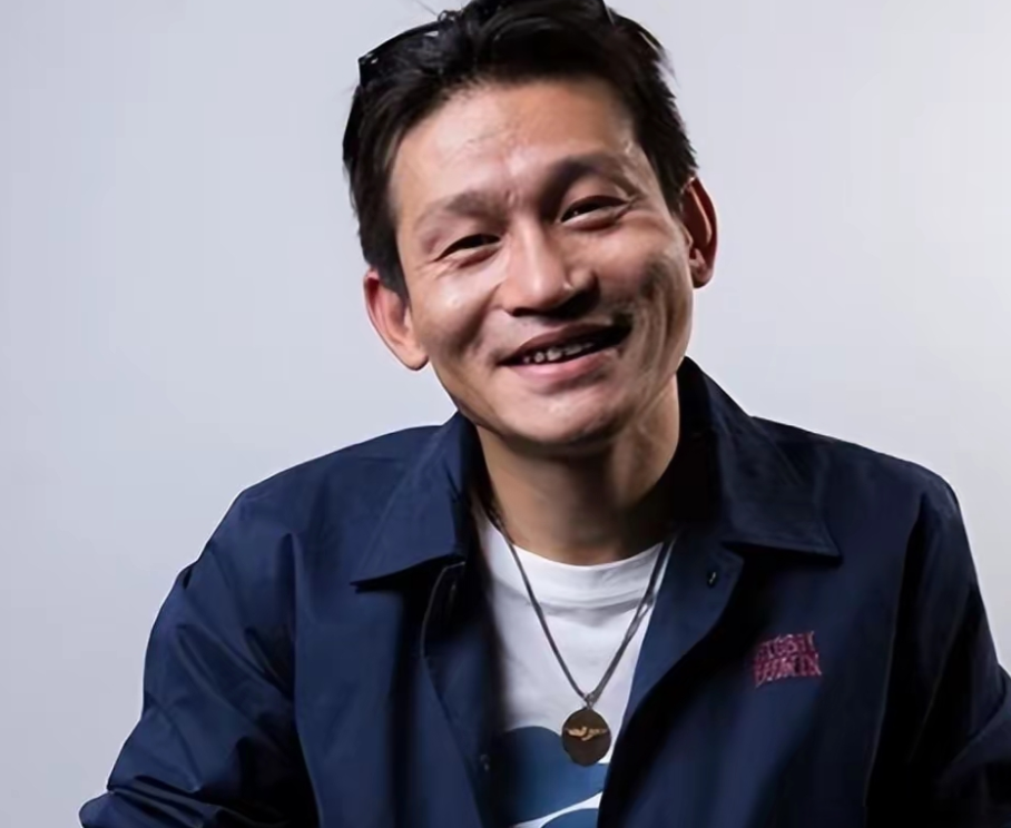 一次，张艺谋问<em>余皑磊</em>:“有个男三号，演不演？他接了，结果没火。不久张艺谋又问他