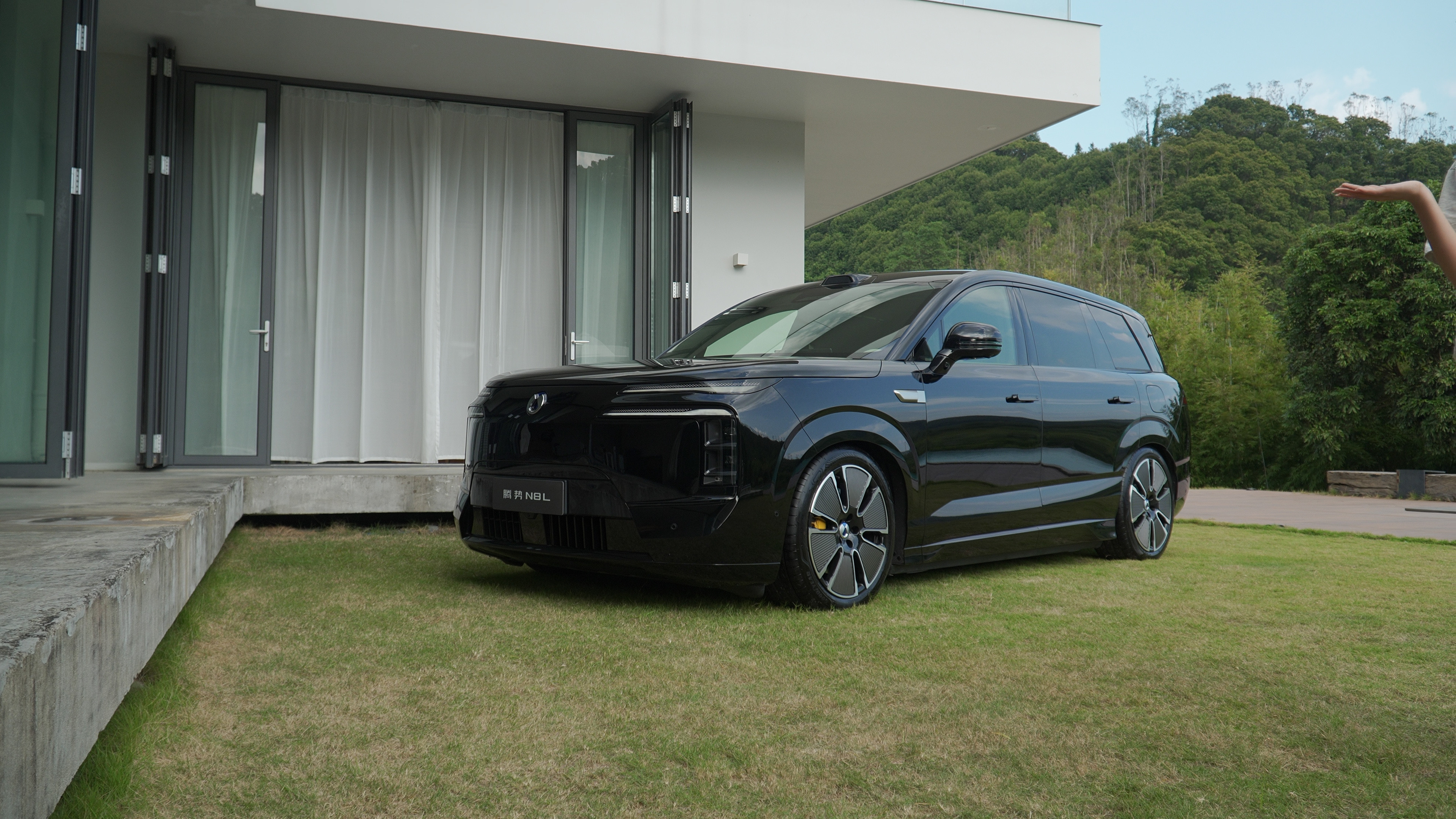 周末谁不想开着自己的车，回到那个郊区自己的别墅呢？汽场全开大V聊车​​​