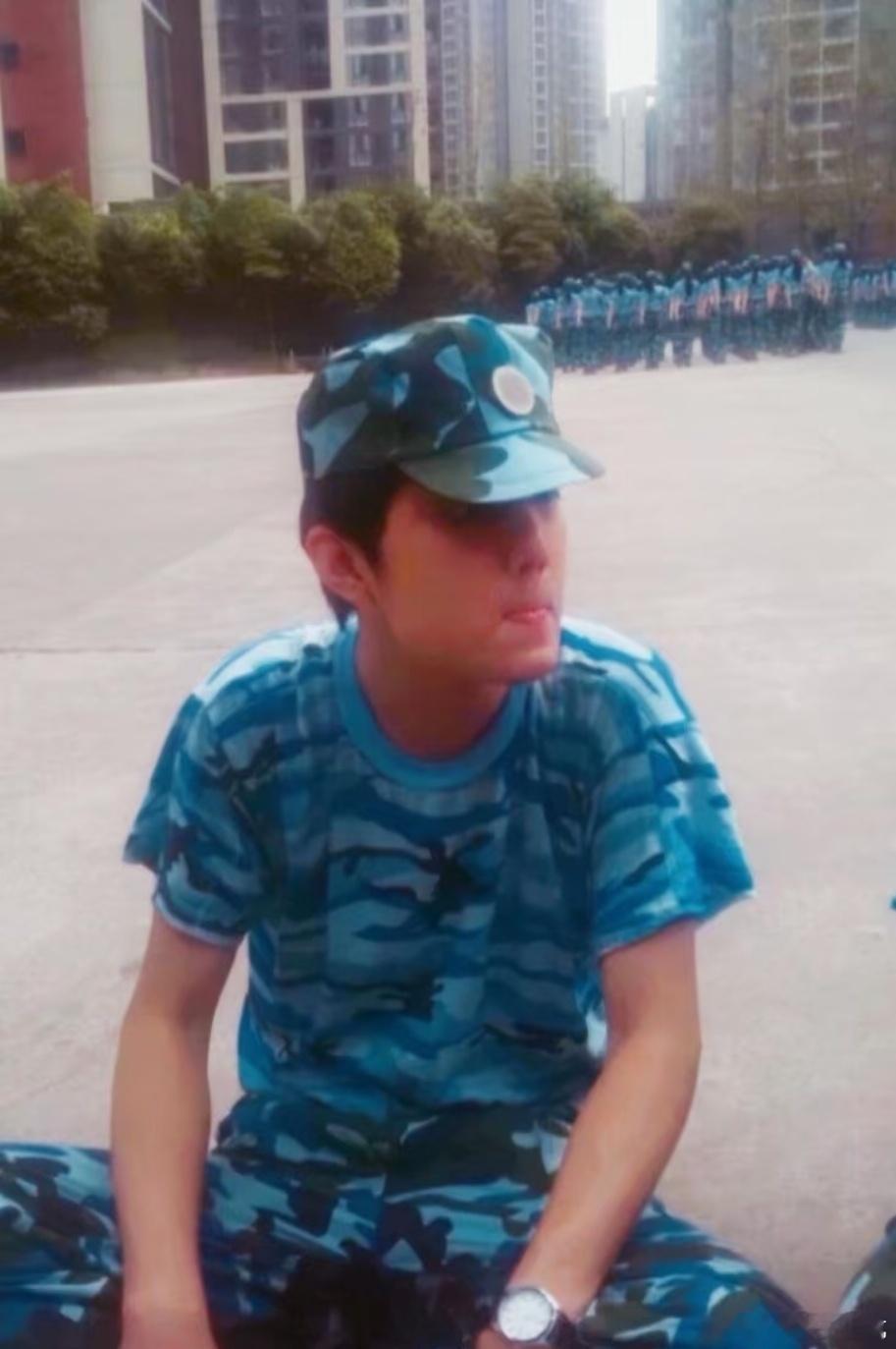 肖战幼儿园时期的照片肖战从小就很漂亮，等比例长大，长成世首帅！​​​