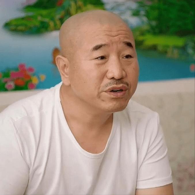 演员王小利，谈到刚刚红的时候，乡村爱情一播出，就三五天，他坐出租车，去一个地方，