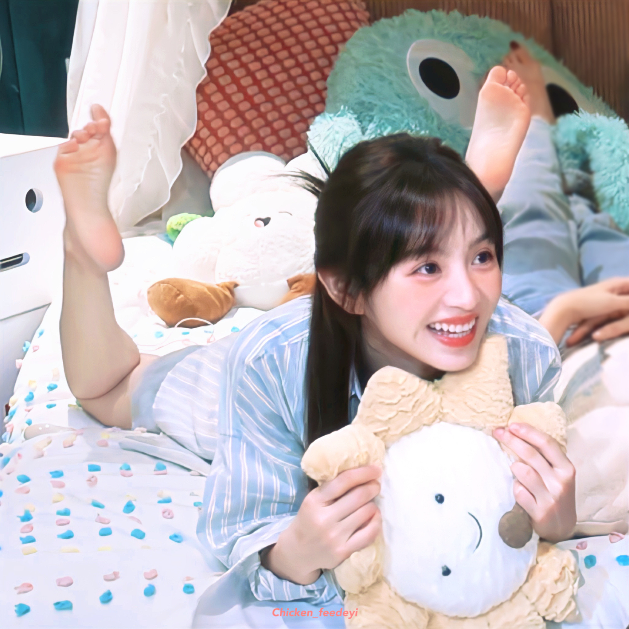 田曦薇时装八月封面没人能拒绝如此萌物🥺期待明天的正片​​​