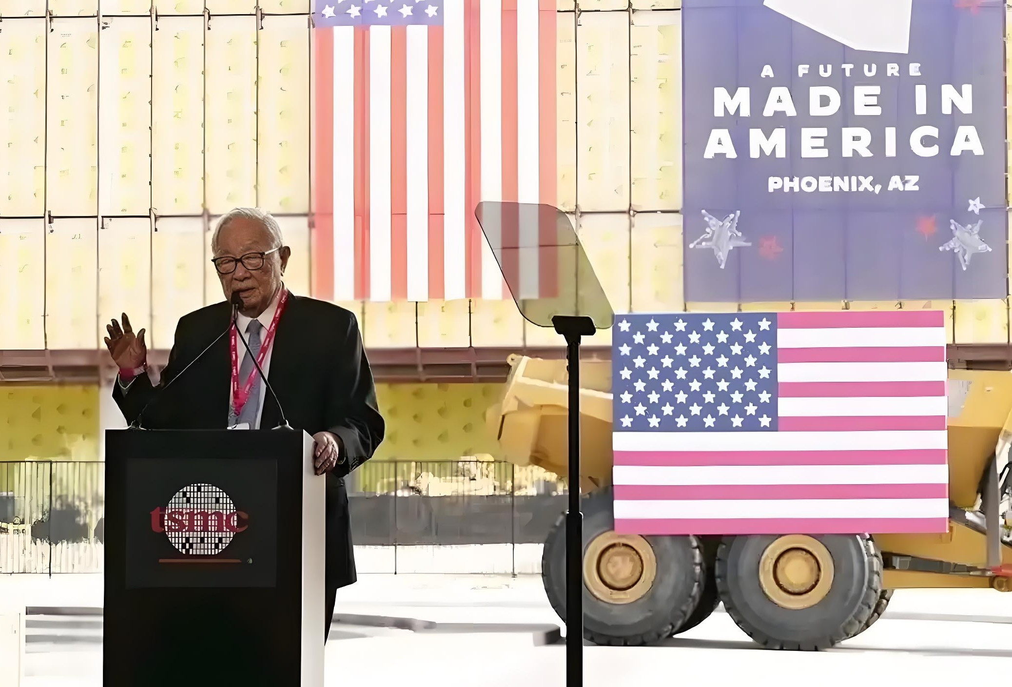 台湾省的名嘴郭正亮爆料说，现在很多台湾人都在忙着去开境外美元账户，特朗普推出的1