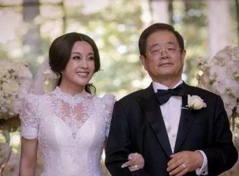 七十四刘晓庆一边是与小助理没羞没臊的浪，一边是僵尸空壳婚姻的摆设，刘晓庆的人生，