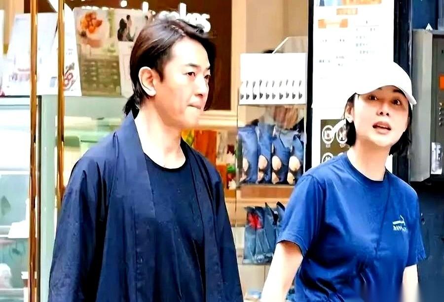 被传“移民日本”六年，53岁的蒙嘉慧终于坐在镜头前，把底牌全掀了。起因离谱得让