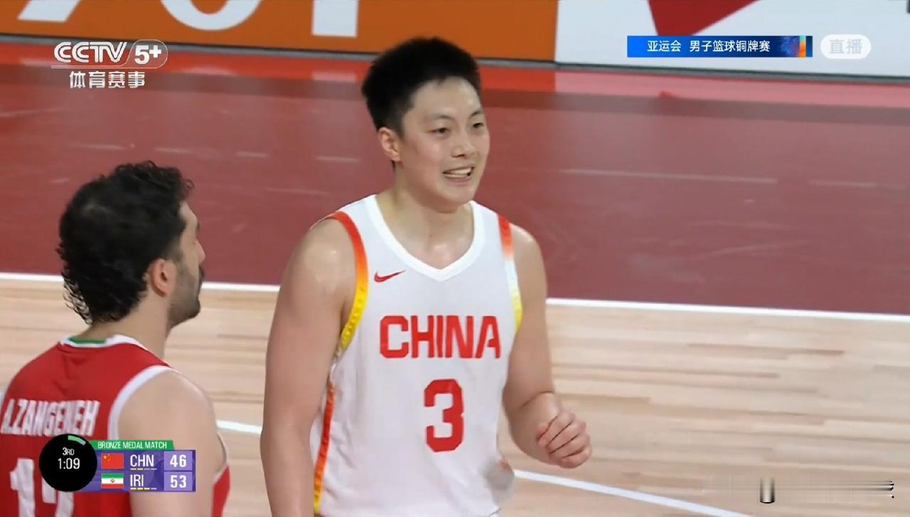 中国男篮队长胡明轩真是让人忍无可忍了！在今天中国男篮以70：79输给伊朗男篮的亚