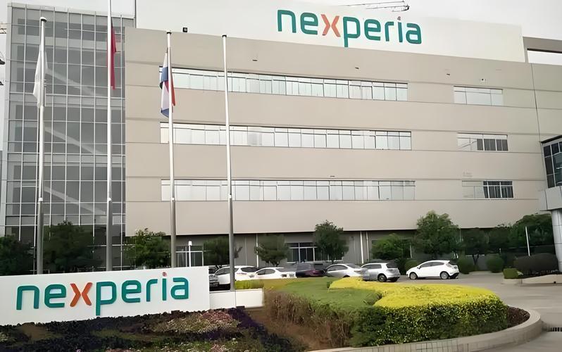 荷兰这出“安世劫案”，眼瞅着要收尾了，闹剧落幕，中国工厂硬气过关，荷兰那边却屋漏