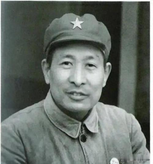 25岁司务长贪数十元要被枪决，开国上将怒拦：军纪不是滥杀的借口！抗日战争时