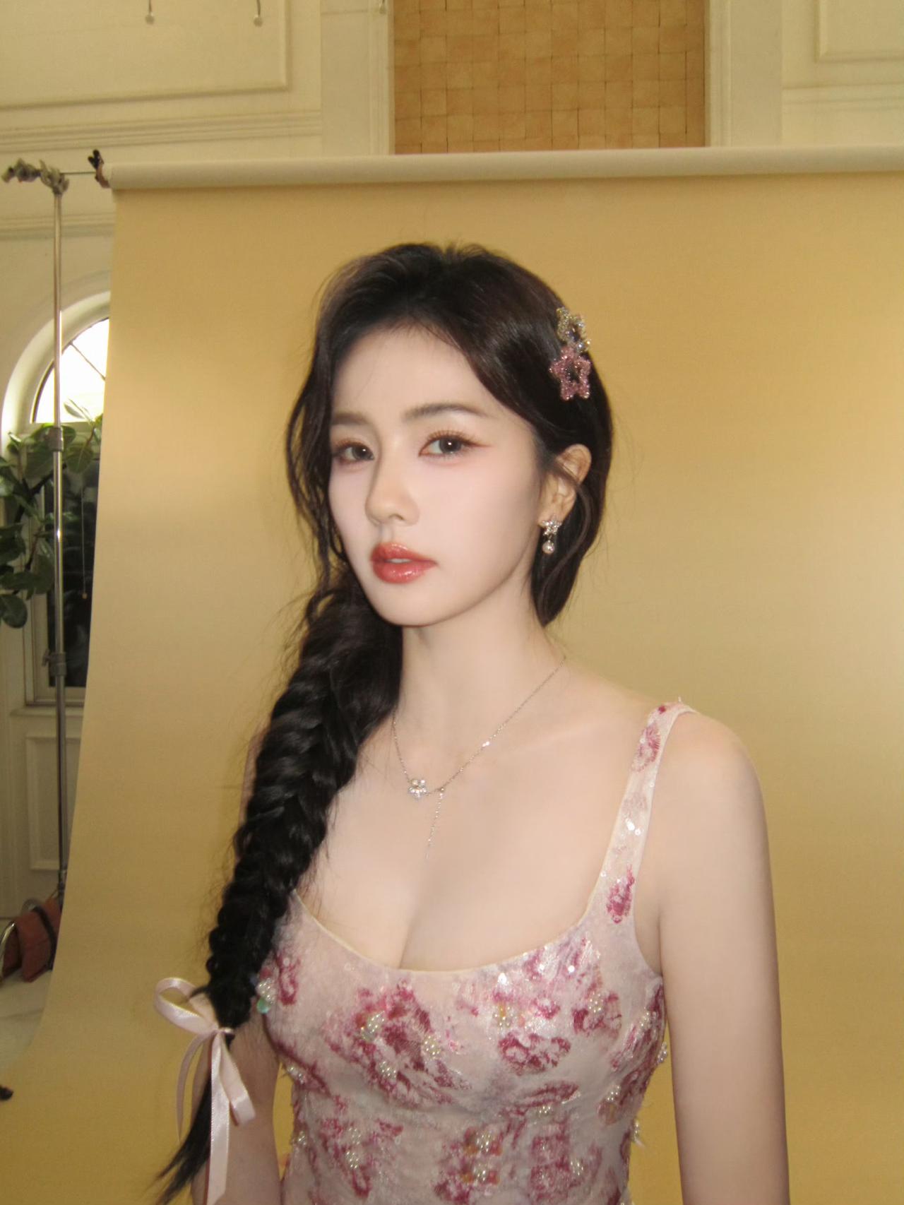 好萌的菠萝[滑稽笑]白鹿