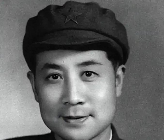 中共特工李时雨，潜伏敌营15年，一路干到军统少帅，官大到自己都心慌，中央指示：大