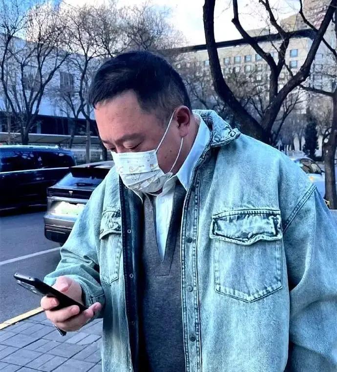 都以为郭麒麟单飞，把阎鹤祥‘废’了。结果，人家扭头上了春晚，把摩托拆了给儿子造