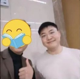 网友偶遇Uzi好了，关于Uzi复出的闹剧可以大结局了。一网友偶遇Uzi，问到是否