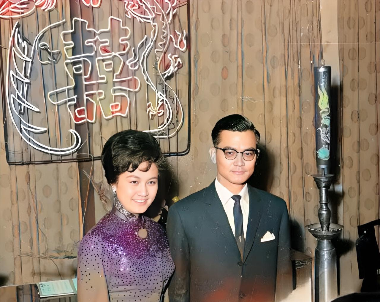 这是连战与方瑀订婚时的留影。这也是才子配佳人最典型的一对。方瑀嫁给连战后改名连方