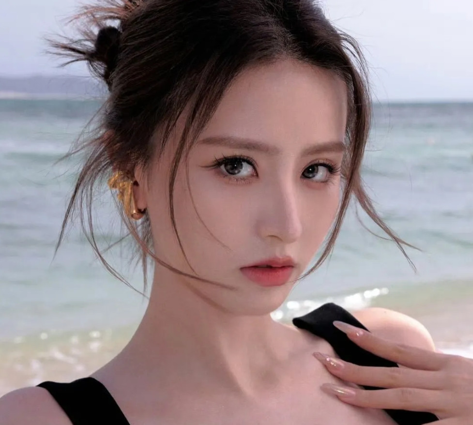 金子涵引爆热搜！4月8日，女明星金子涵突然引爆了热搜，只因为她发文官宣自己将退