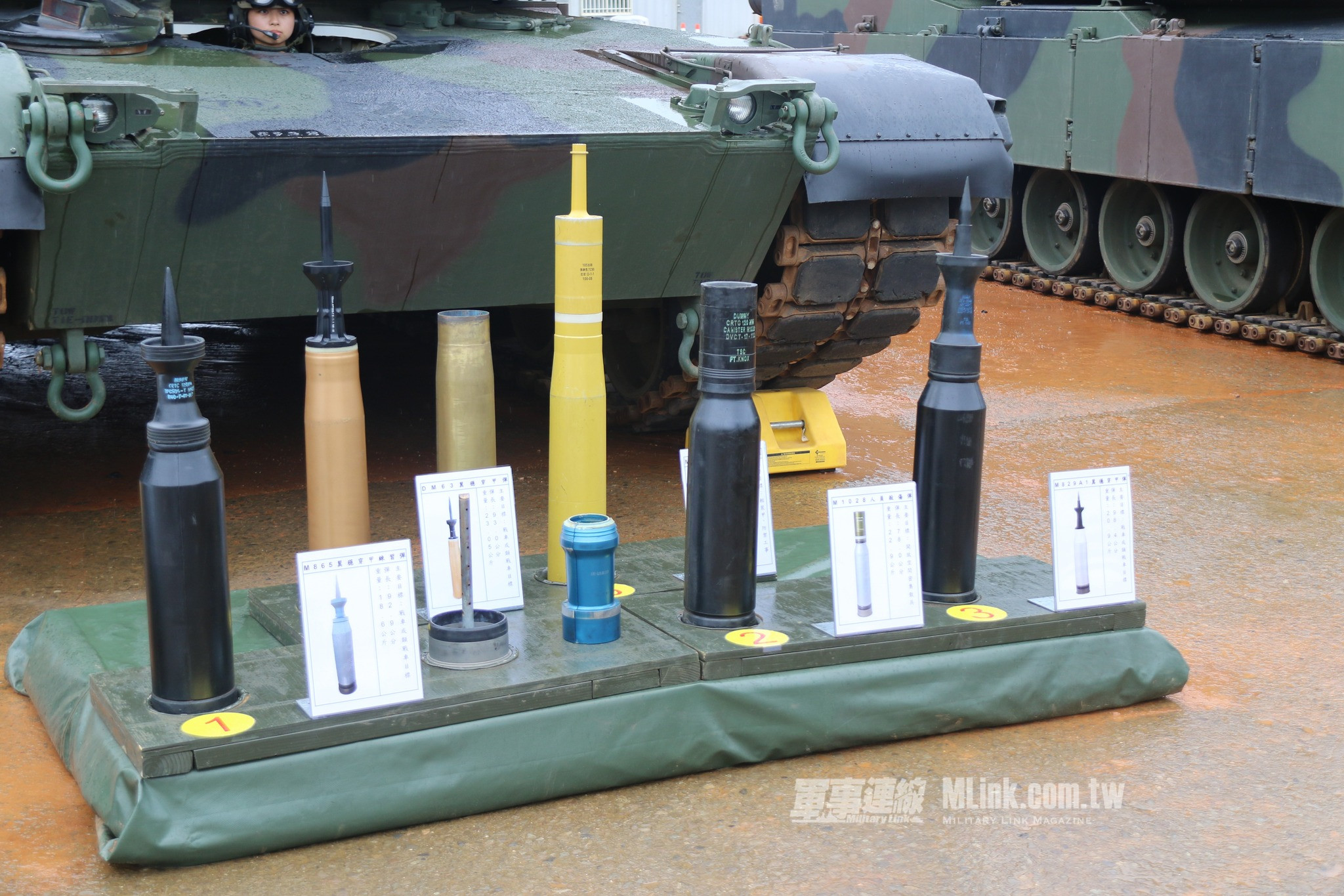 烽火问鼎计划中国台湾M1A2T“艾布拉姆斯”主战坦克配备了120毫米M829A