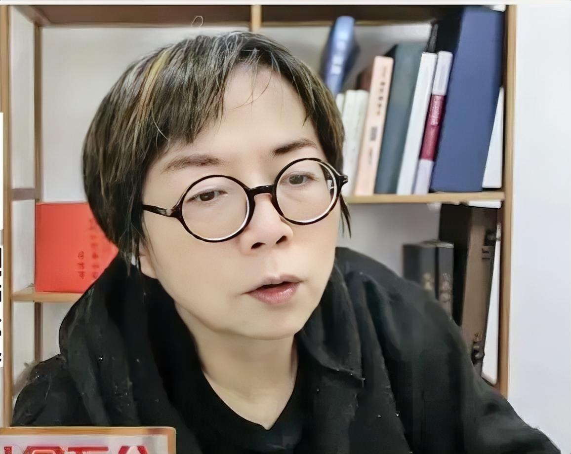 台湾媒体人黄智贤7月20日称，“台湾地区在规定食用油（苯并芘）是比较严的，台湾用