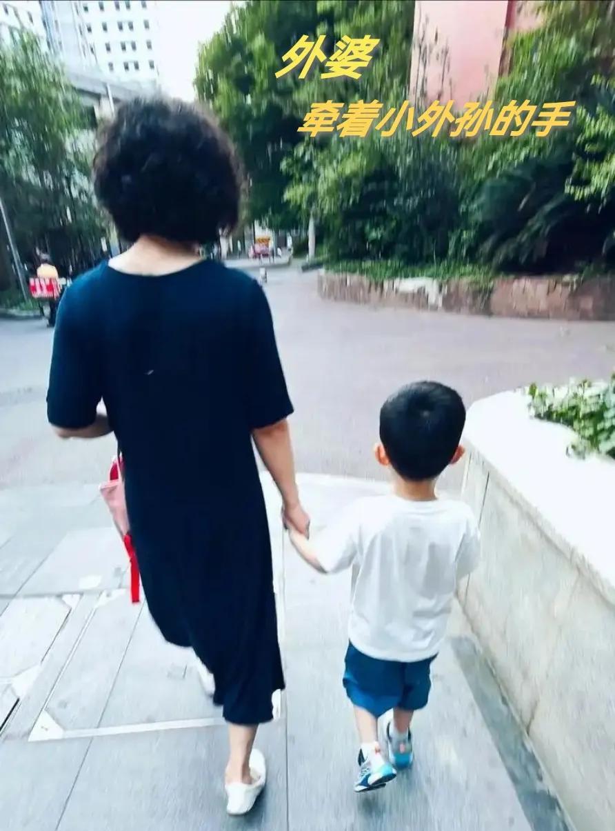现在有一个奇怪现象：做奶奶的不争不抢，主动放弃带孙子的特权！