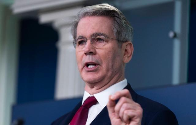 美国终于找到了反击中国的王牌？美国财长贝森特最近不停的暗示，中国既然可以管制稀土