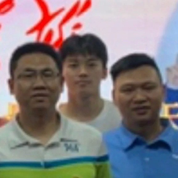 左图让我想起右图这位故人​