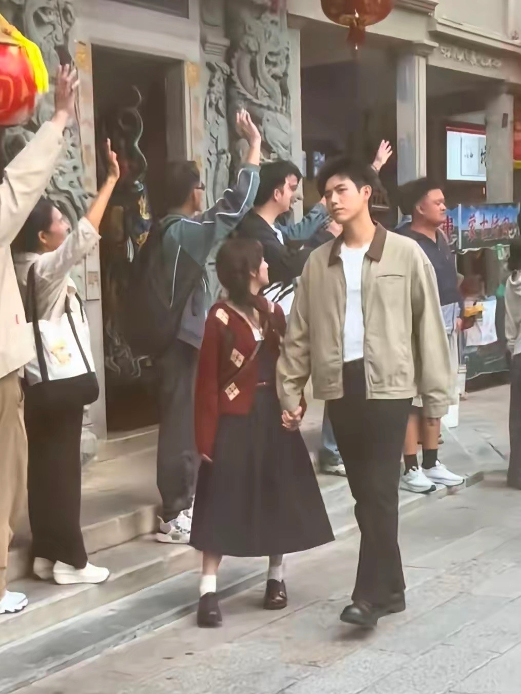 知道的是演情侣，不知道还以为是爸爸带女儿，哪个人才让张子枫来演这个偶像剧的啊……