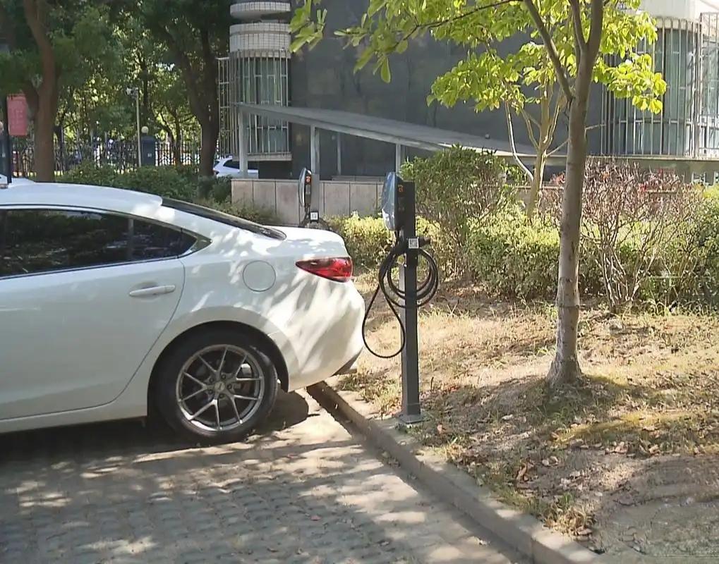 物业不让地上安装充电桩，一根筋儿的老公跟人掰扯啊，我也不知道是好还是不好。今