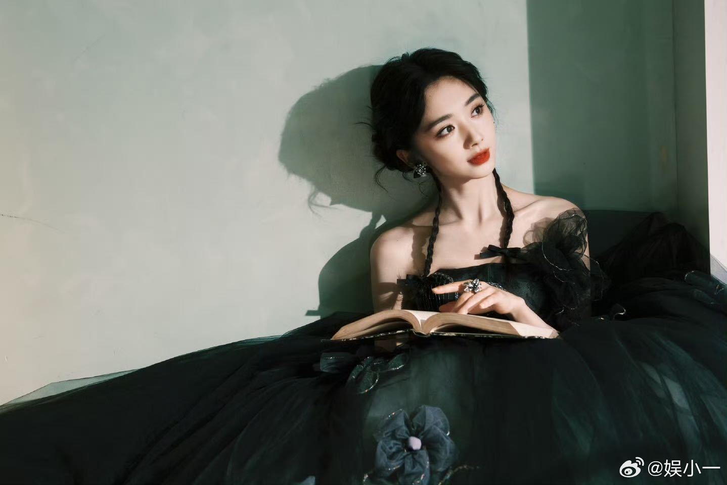 王影璐这组黑纱公主裙写真直接把我美到！真的不允许还有人没见过这种神仙造型​​​