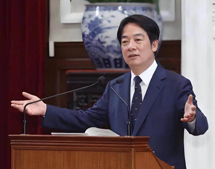 🌞赖清德表示,大陆称“中华人民共和国台湾省”,把台湾说成是中国一部分,这样