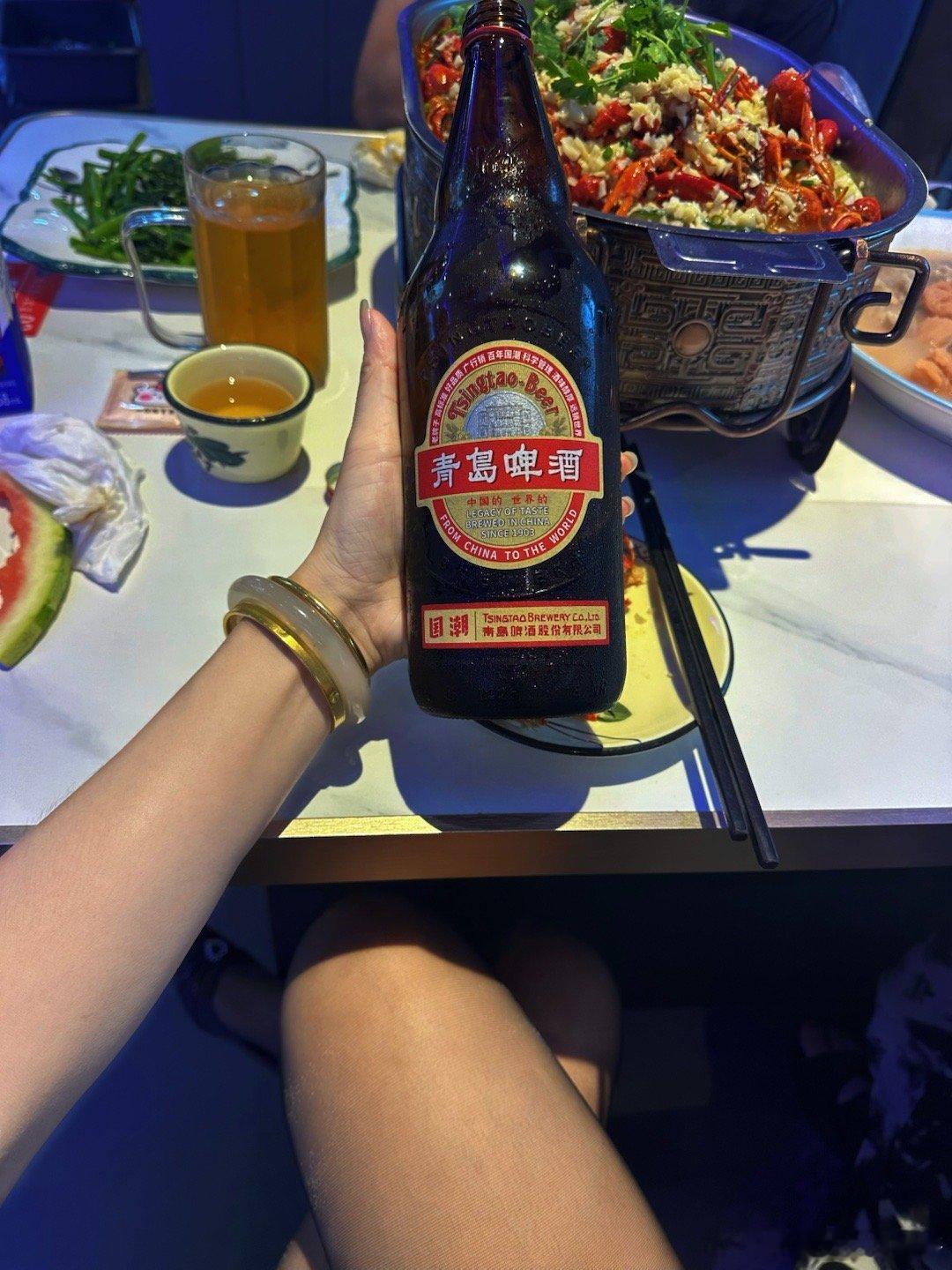 🖤换个地方哈啤酒~​​​