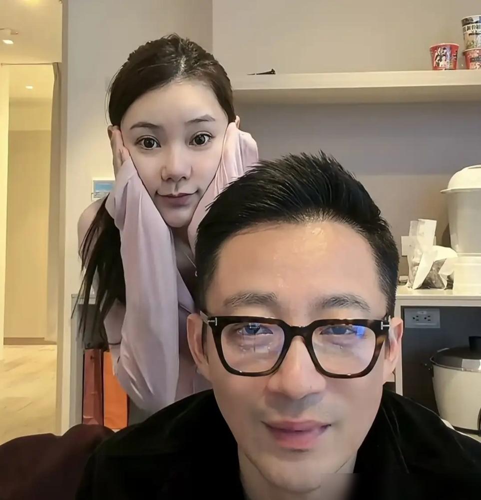 汪小菲老婆产后首露面：哭着剖腹，婆婆却说顺产？你以为顺产？她直播直言：产房内