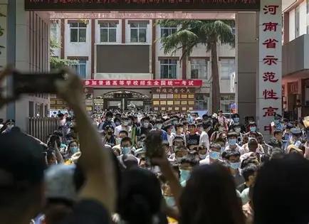 高考结束后，河南周口一名18岁男孩自我估分只有380分，自认升学无望，怕让父母失