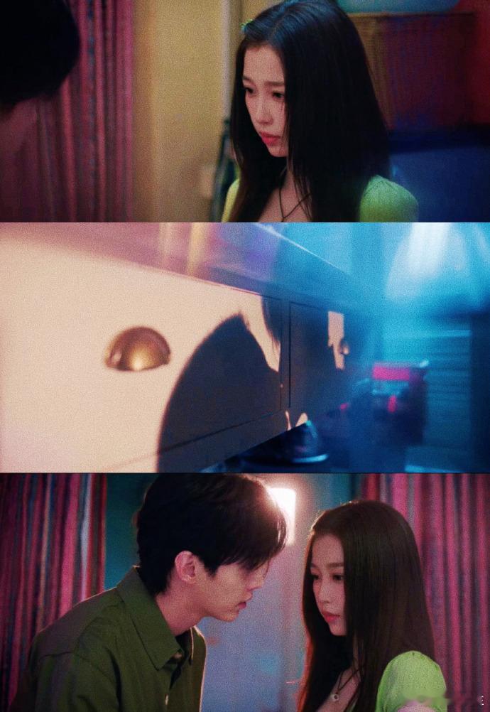 一部剧2集居然能亲8次双轨里的姜暮和靳朝，互动简直绝了！2集8次亲吻，就像是一