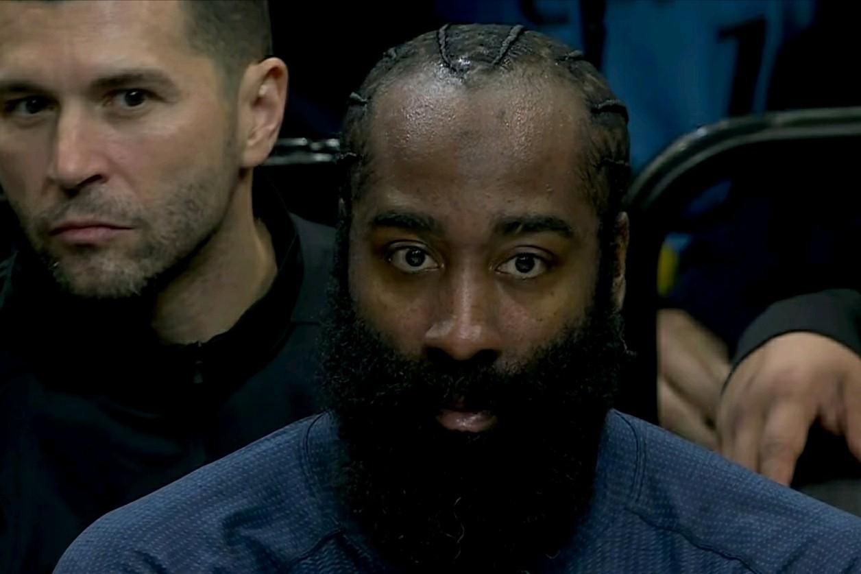 别了快船！随着哈登交易流言的爆发，快船球迷区瞬间炸锅了，一切的蛛丝马迹都表明这并