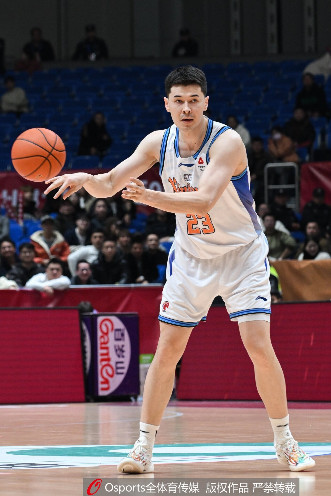 阿不都沙拉木: 球队从连败消极情绪中走出来 篮板&分享球做的不错