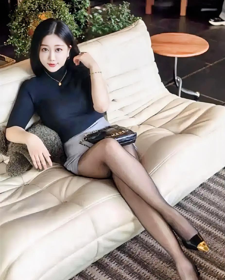 她说她是00后，我咋看都不像，你们觉得呢？