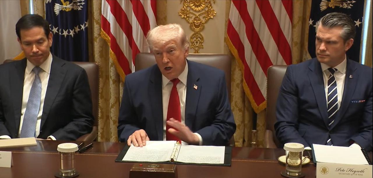 特朗普惊天大揭秘，刚透露了前一天自己所说的“伊朗送大礼”是什么。他说，伊朗允