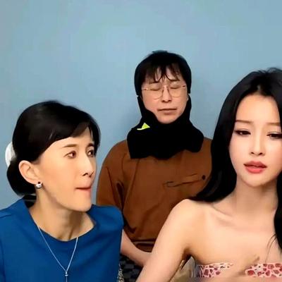 孙怡自曝：20多岁时，我连露身材都不敢。并非保守，是怕被人打分。在情感综艺里，她和papi酱聊穿搭。