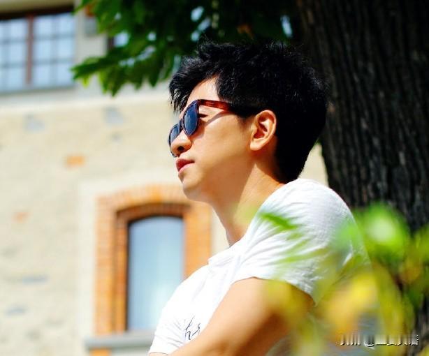 李健，言多必失！2月23日，李健突然冲上热搜，不是因为新歌，而是他一句话被质疑了