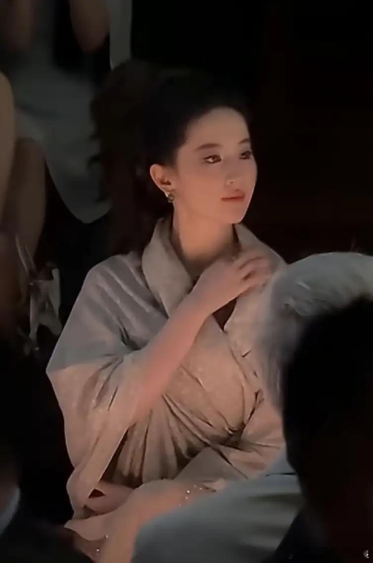 刘亦菲，气场第一啊9月7日晚上，我们在网上看到一场盛大的珠宝晚宴，现场去了好多我