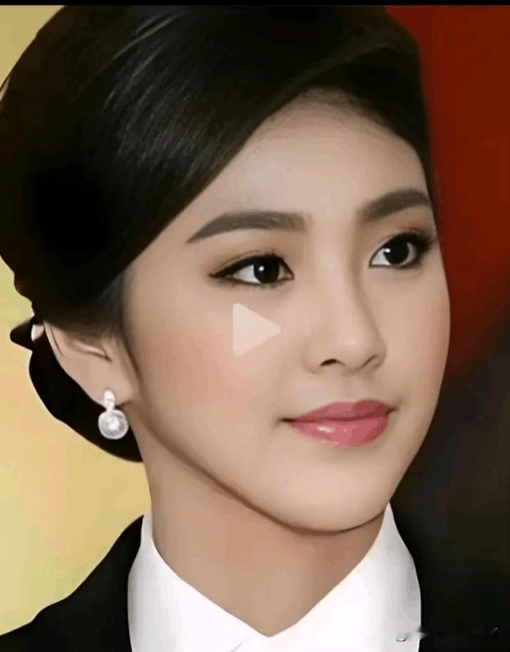 亚洲第一美女好漂亮啊，五官十分精致，真是浓颜系大美女，天生丽质，美丽动人，看着比