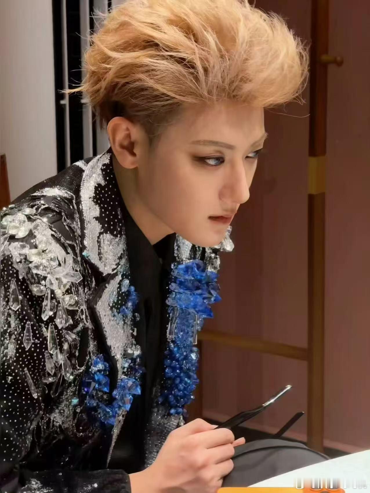 黄子韬扛不住于洋的美救命！黄子韬和于洋的互动比段子还好笑！“扛不住美貌”引发