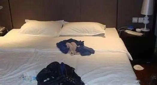 上海ICON，一场看似普通的相遇，却演变成了一场令人震惊的悲剧。男子与女网友约好