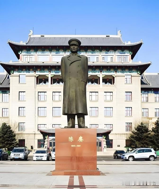1952年，弹道专家张述祖对陈赓说，有个弹道专家很稀缺，陈说，那就赶紧要过来呀，