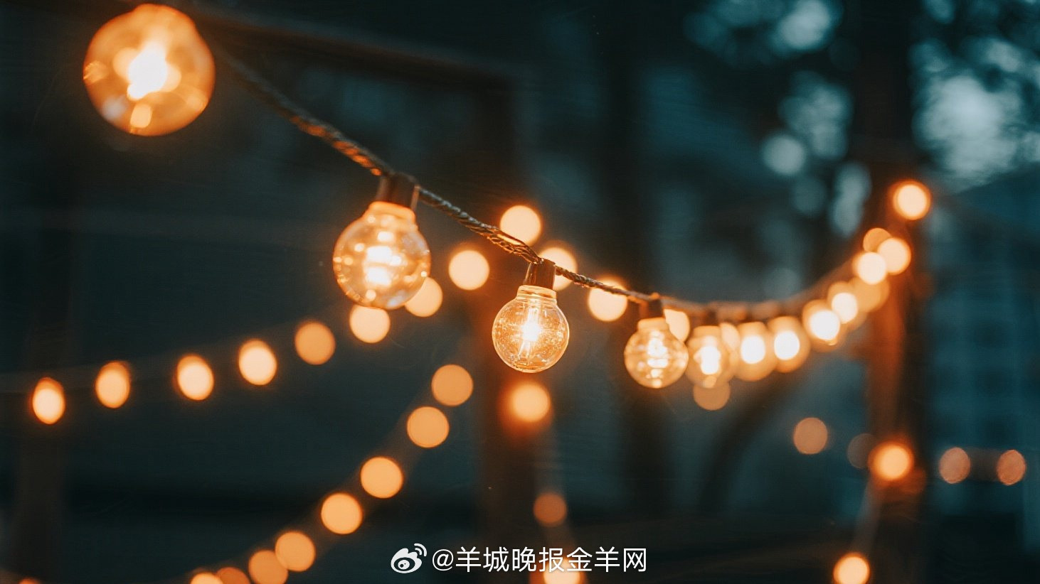 #晚安#平凡的灯火串成星河，你坚守的微光，正在悄悄点亮世界的某个角落。​​​