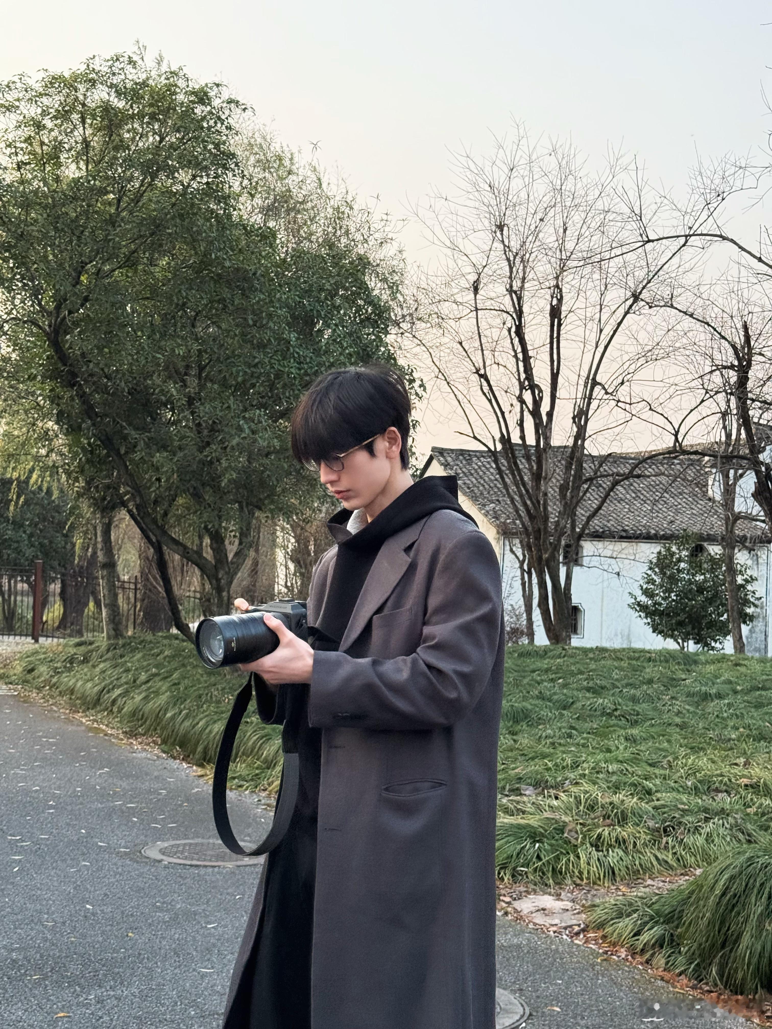 查收张凌赫的摄影作业又来交摄影作业了张凌赫又来交摄影作业了张凌赫