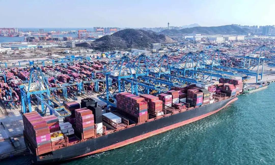 巴拿马运河管理局4月16日公布新收费方案，过境集装箱船从6月起每吨多交8美元。