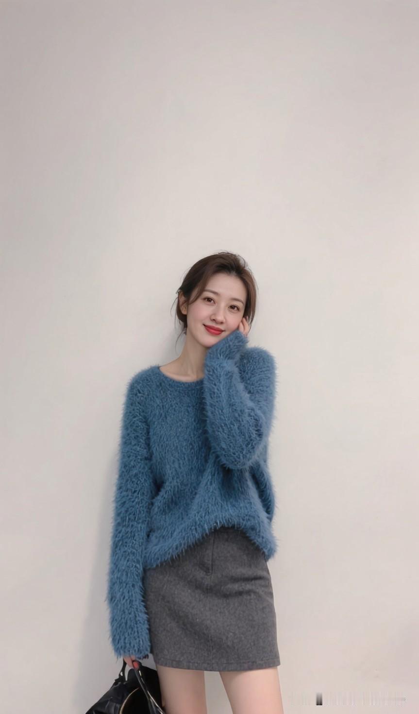 安全感对女性而言，是深夜独行时的笃定，是生病时有人递药的温暖，是遭遇困境时