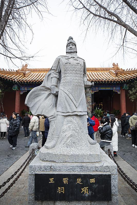 项羽到底输在哪？他勇猛无敌却丢了天下，真相太颠覆认知在中国几千年历史里，如果要选一个“最让人意难平的
